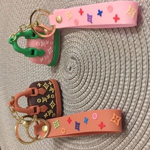 (1) Keychain wristlet